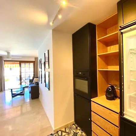 Stylish & Modern 1 Bedroom On Frontline Of Playa Del Duque * أذيخي