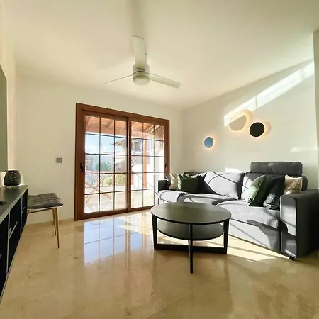 Stylish & Modern 1 Bedroom On Frontline Of Playa Del Duque * Costa Adeje