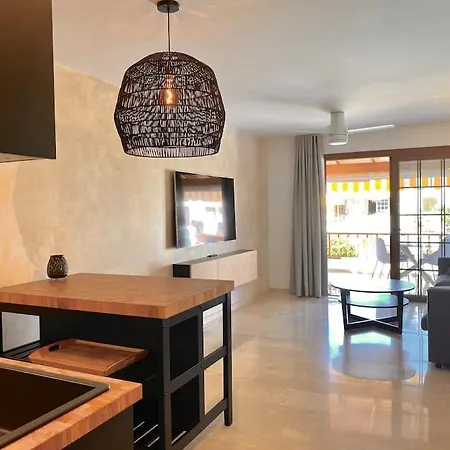 Daire Stylish & Modern 1 Bedroom On Frontline Of Playa Del Duque *