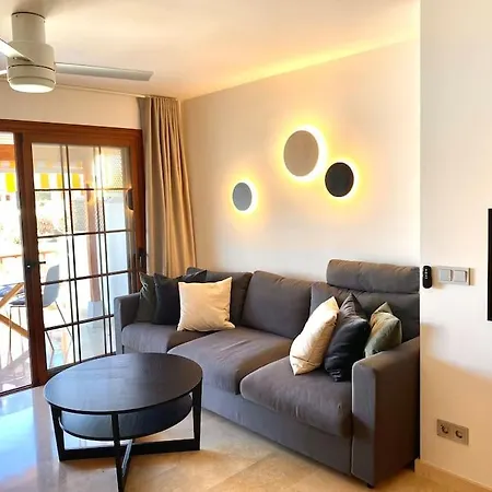 Daire Stylish & Modern 1 Bedroom On Frontline Of Playa Del Duque