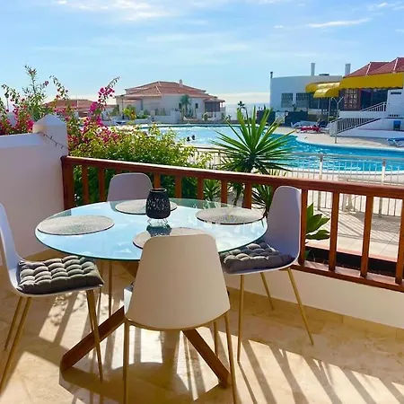Stylish & Modern 1 Bedroom On Frontline Of Playa Del Duque דירה
